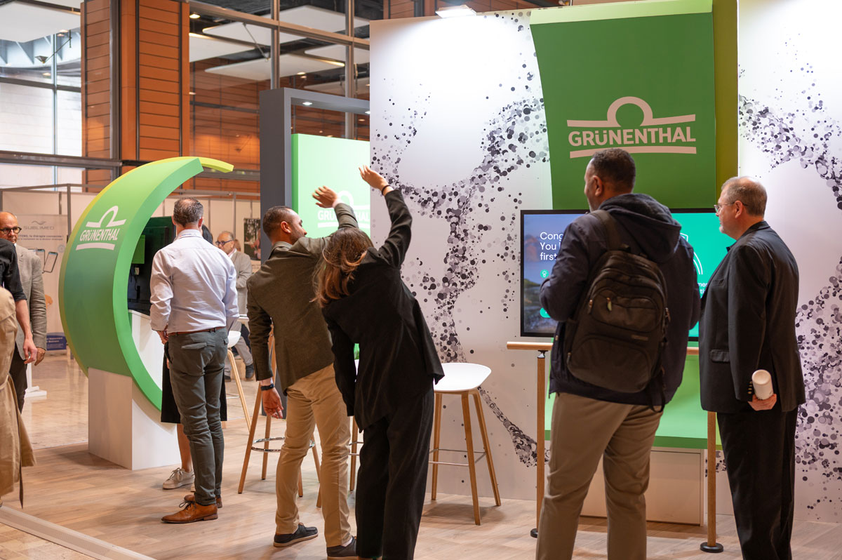 Grünenthal booth: Life demonstration of the positive impact of physical activity on pain.