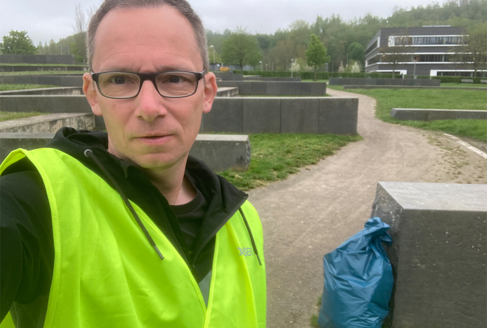 Colleagues volunteered at the Marathon Club Eschweiler to clean-up after the race.