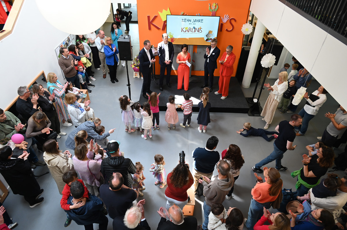 Impressions from the 10 Years of Karlinis Daycare anniversary celebration: participants on stage
