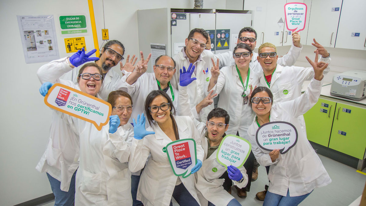 Grünenthal laboratory team Chile celebrates Great Place to Work award