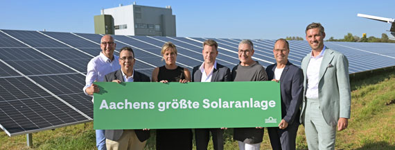 Group picture in front of Grunenthal’s new solar parc